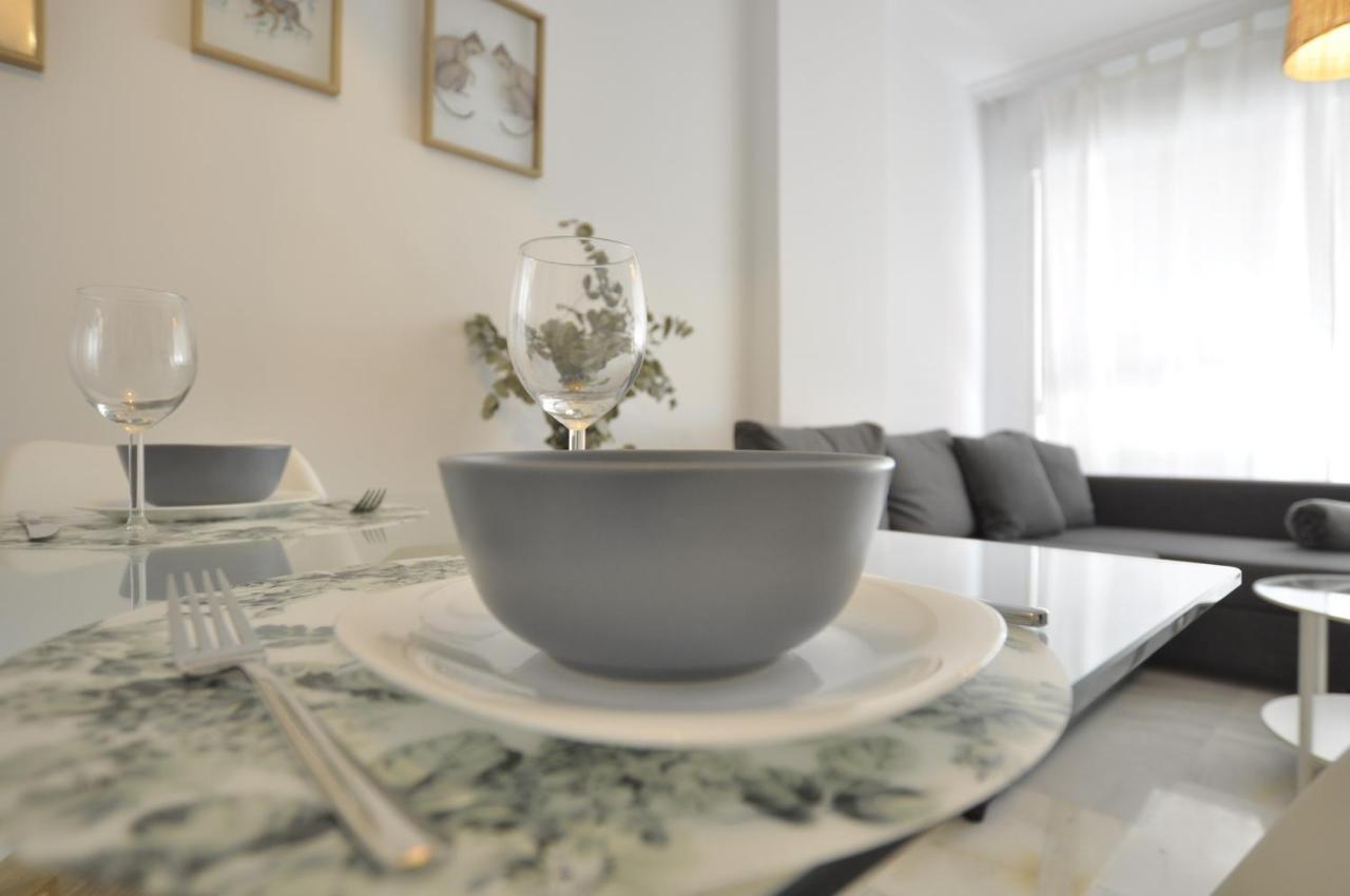 Luminoso Y Coqueto Apartamento Con Jardin مالقة المظهر الخارجي الصورة